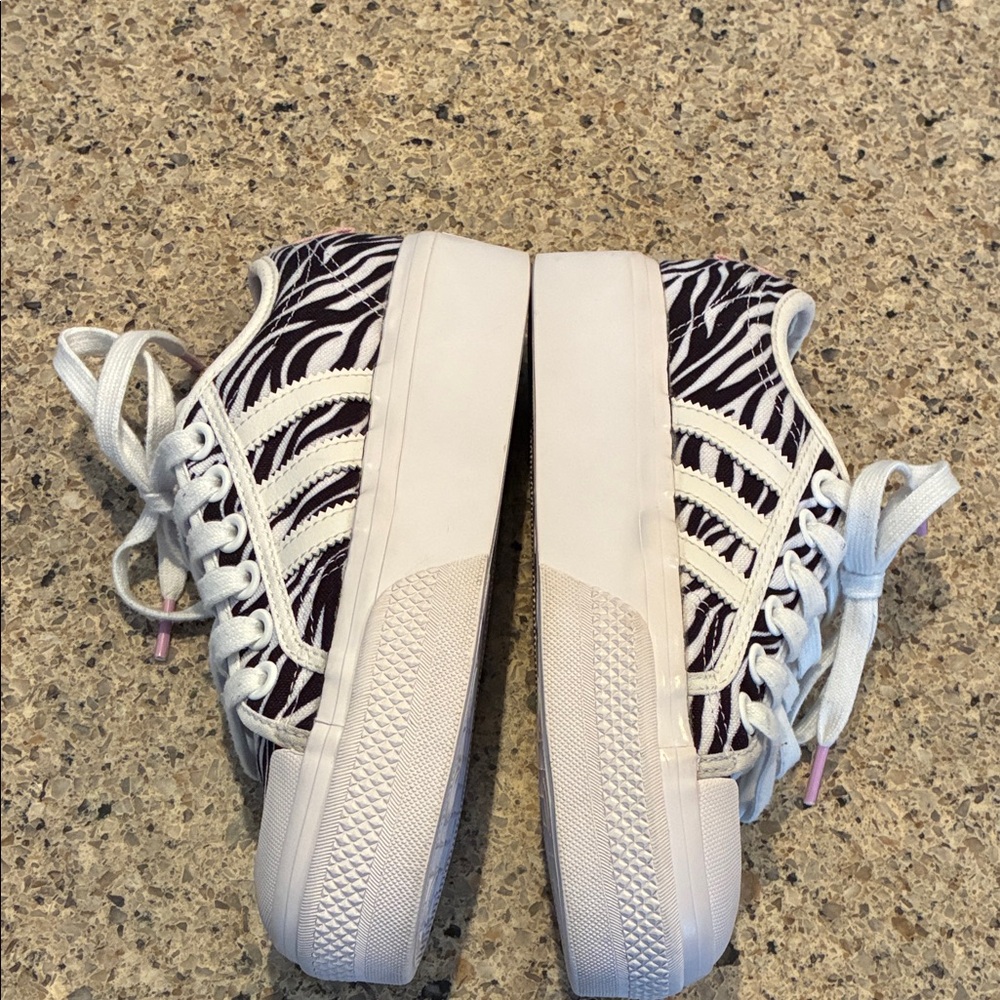 Girls Size 5 Adidas Nizza Platform Shoes Women's, Cloud White/Bliss Lilac/Core - Picture 9 of 12